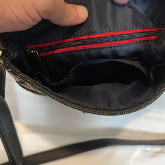 Tommy Hilfiger women’s strapped cross bag - Picture 8 of 8